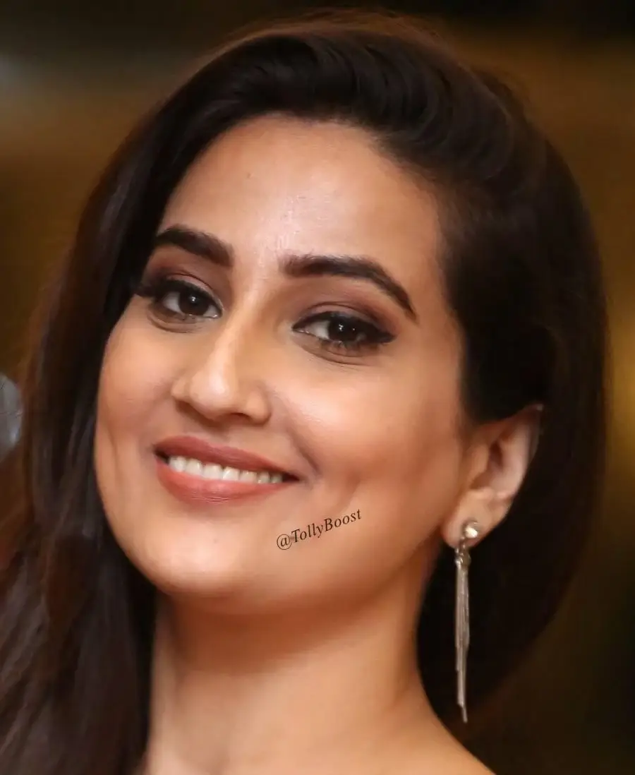 Telugu Maa TV Anchor Manjusha Oily Face Closeup